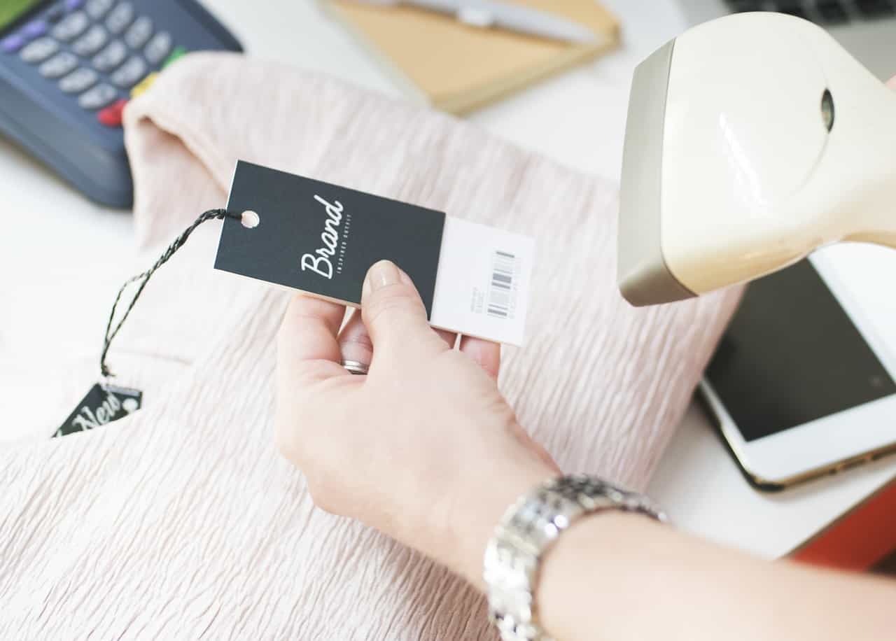 Saving Money | The Christmas season can be a very stressful holiday both emotionally and financially. Learn 5 Ways to Save Money for a Stress Free Christmas. #savingmoney #moneysavingtips #personalfinance #holidays