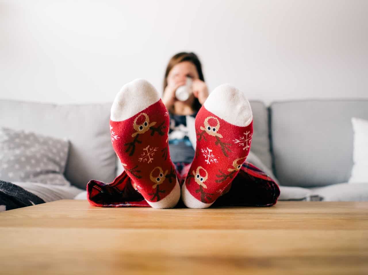 Saving Money | The Christmas season can be a very stressful holiday both emotionally and financially. Learn 5 Ways to Save Money for a Stress Free Christmas. #savingmoney #moneysavingtips #personalfinance #holidays
