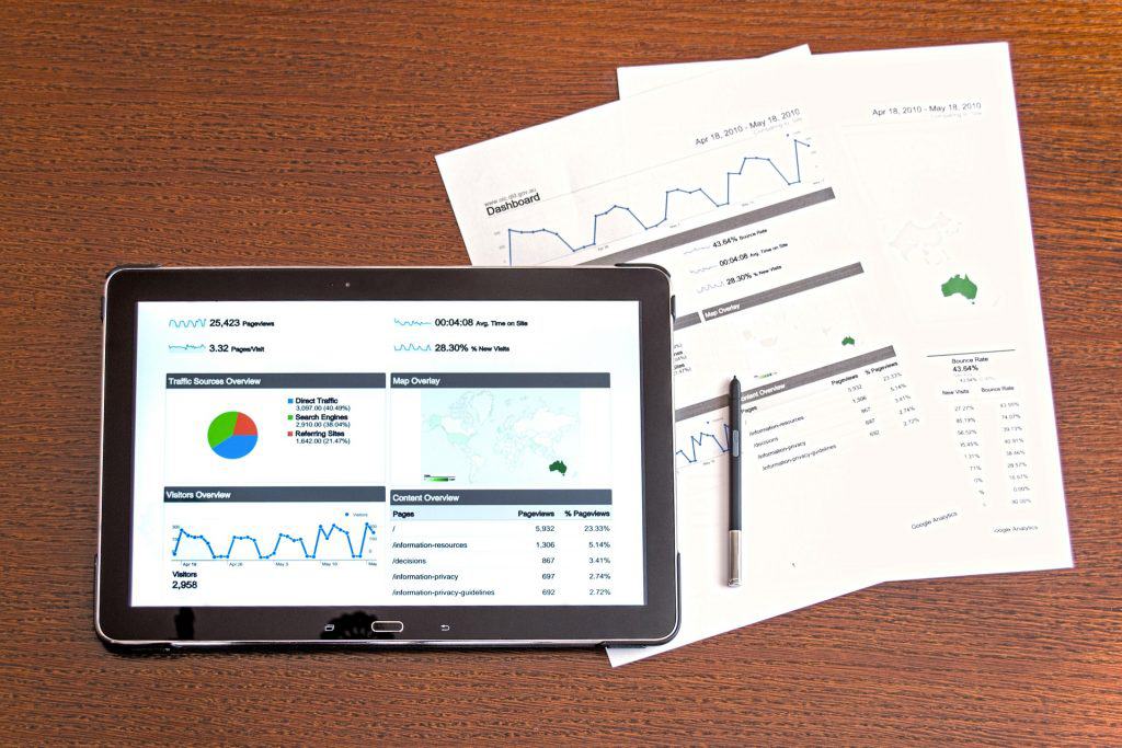 Managing your personal finances doesn't have to be hard. With the right tools and resources you can manage your finances successfully. Learn the tools and resources you need to manage your personal finances. Get an overview of the best personal finance tools. Also get personal finance resources that are available no matter where you live. #personalfinance #personalfinancetools #financetools #finance #budgeting #savingmoney #investing #femininefinancial #financeforwomen