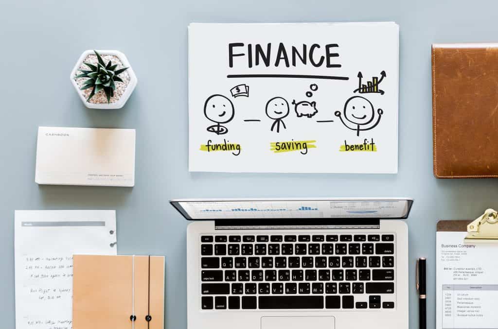 Managing your personal finances doesn't have to be hard. With the right tools and resources you can manage your finances successfully. Learn the tools and resources you need to manage your personal finances. Get an overview of the best personal finance tools. Also get personal finance resources that are available no matter where you live. #personalfinance #personalfinancetools #financetools #finance #budgeting #savingmoney #investing #femininefinancial #financeforwomen