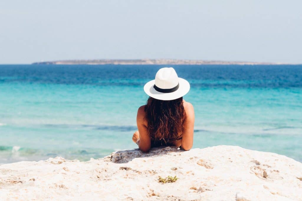 Prepare for Retirement | Investing can by scary. There are so many ways to invest that the process must sounds risky and complicated. Learn the best ways for women to start investing. Investing money is just as important as budgeting and saving to your financial wellness. Increase your net worth by learning how to invest. #invest #investments #howtoinvest #womeninvestments #personalfinance #finance #femininefinancial