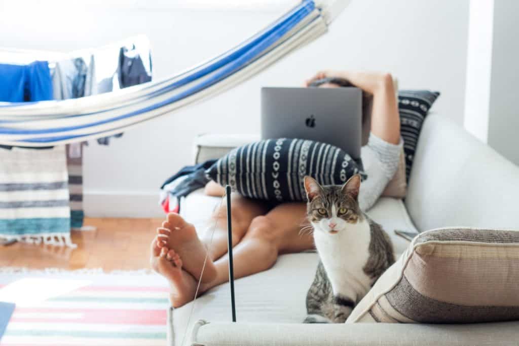 Use Technology | Investing can by scary. There are so many ways to invest that the process must sounds risky and complicated. Learn the best ways for women to start investing. Investing money is just as important as budgeting and saving to your financial wellness. Increase your net worth by learning how to invest. #invest #investments #howtoinvest #womeninvestments #personalfinance #finance #femininefinancial